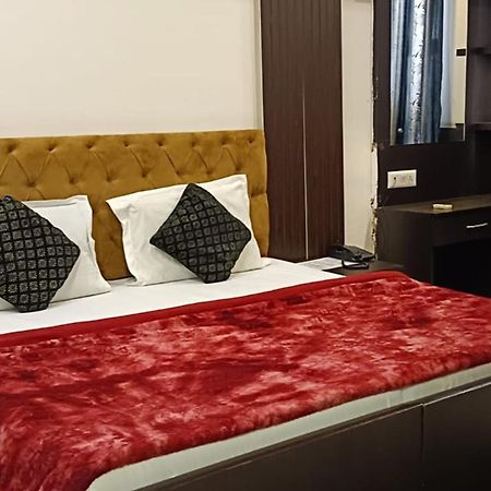Hotel Shree Kanta Гургаон Екстериор снимка