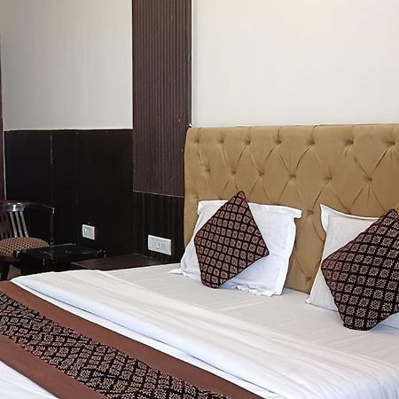 Hotel Shree Kanta Гургаон Екстериор снимка