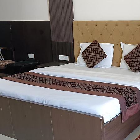 Hotel Shree Kanta Гургаон Екстериор снимка