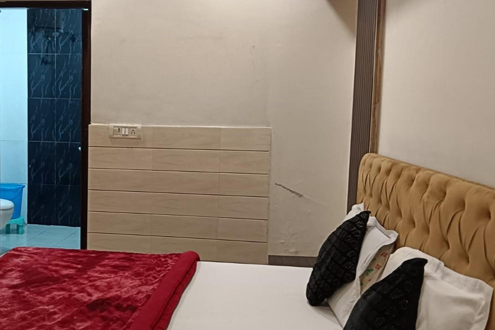 Hotel Shree Kanta Гургаон Екстериор снимка