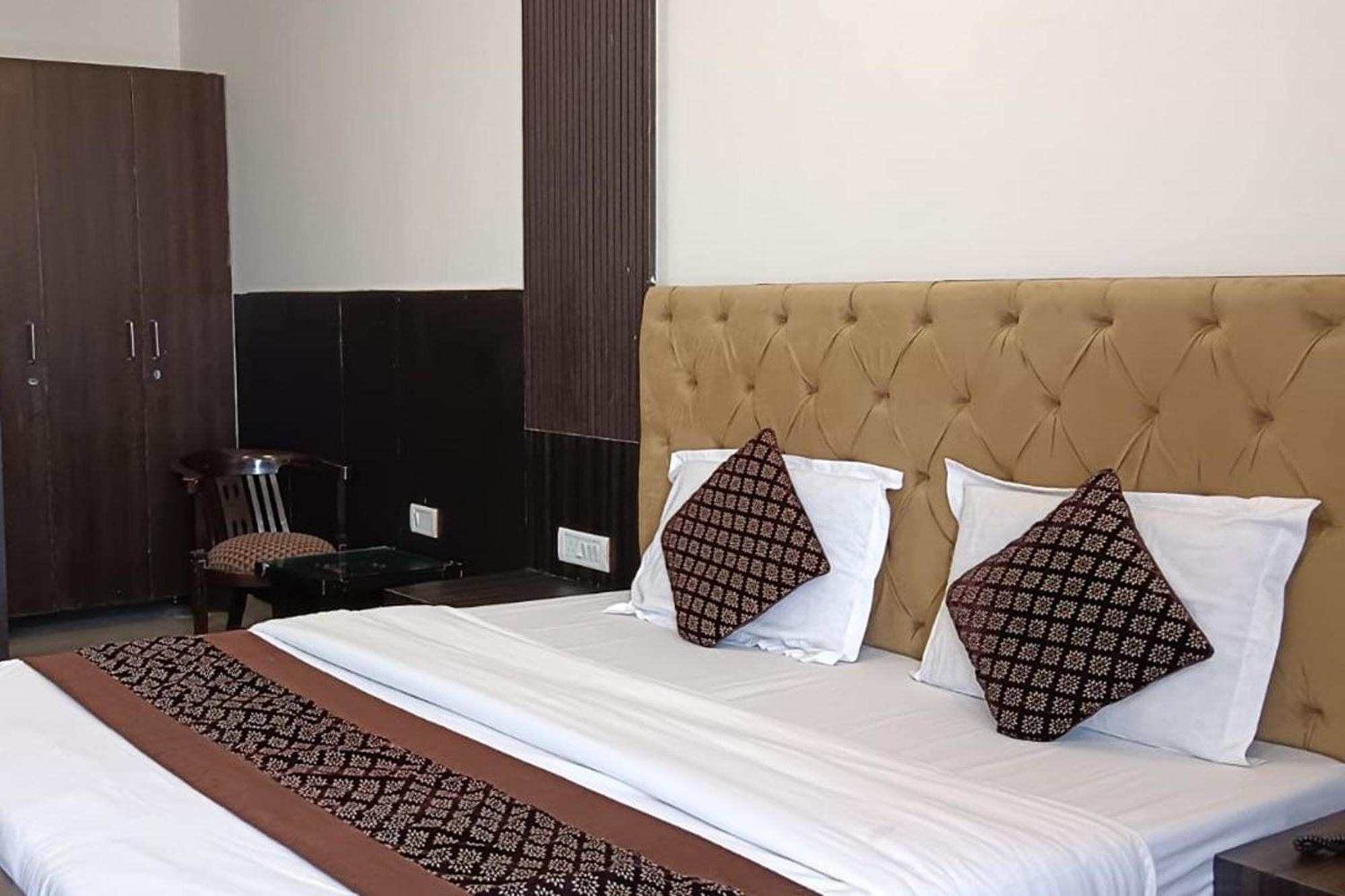 Hotel Shree Kanta Гургаон Екстериор снимка