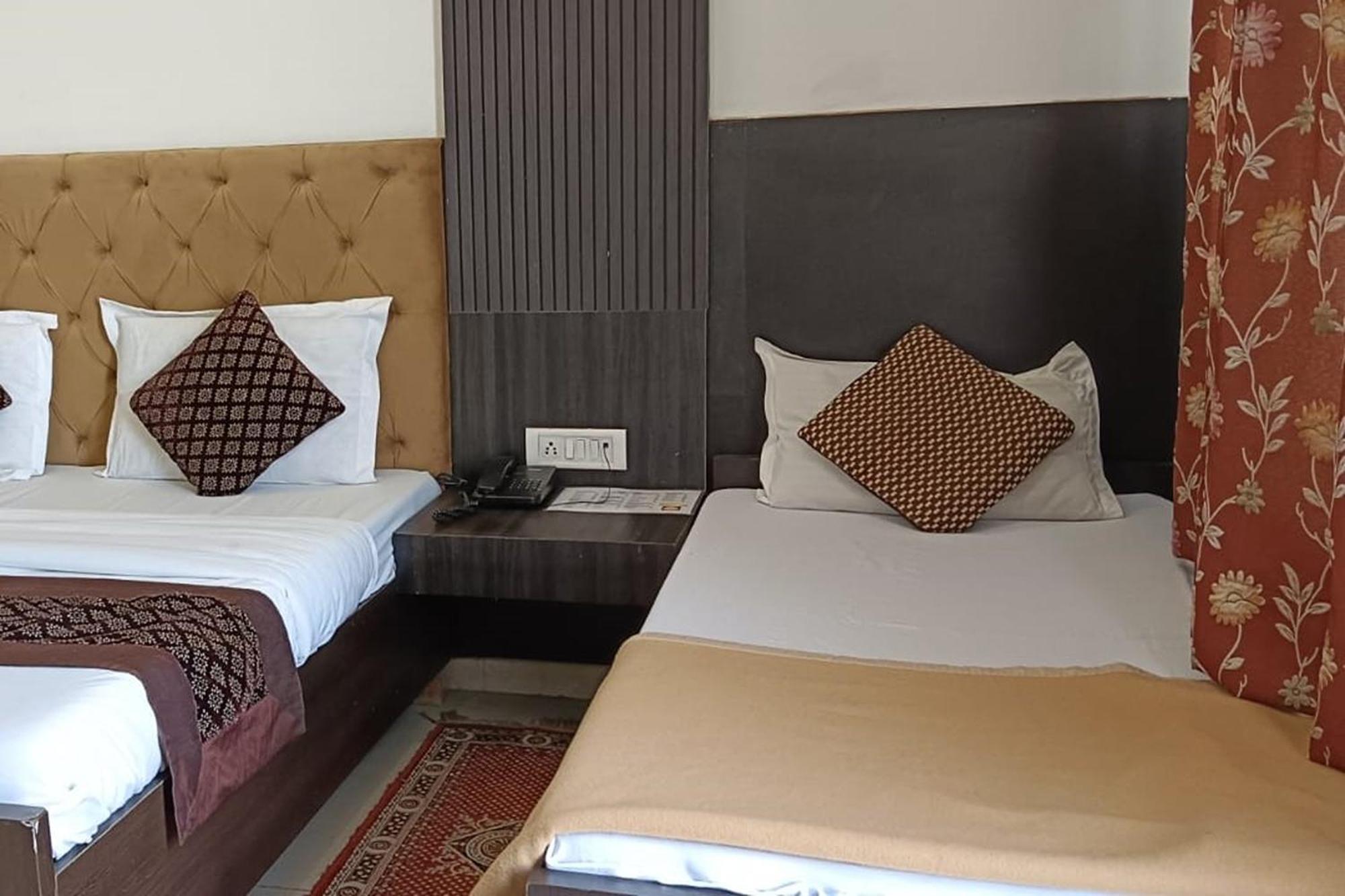 Hotel Shree Kanta Гургаон Екстериор снимка