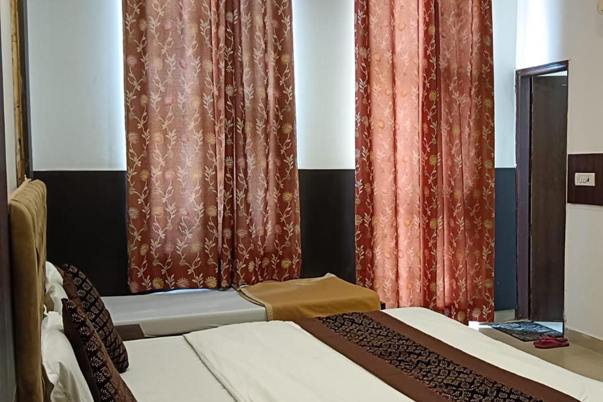 Hotel Shree Kanta Гургаон Екстериор снимка
