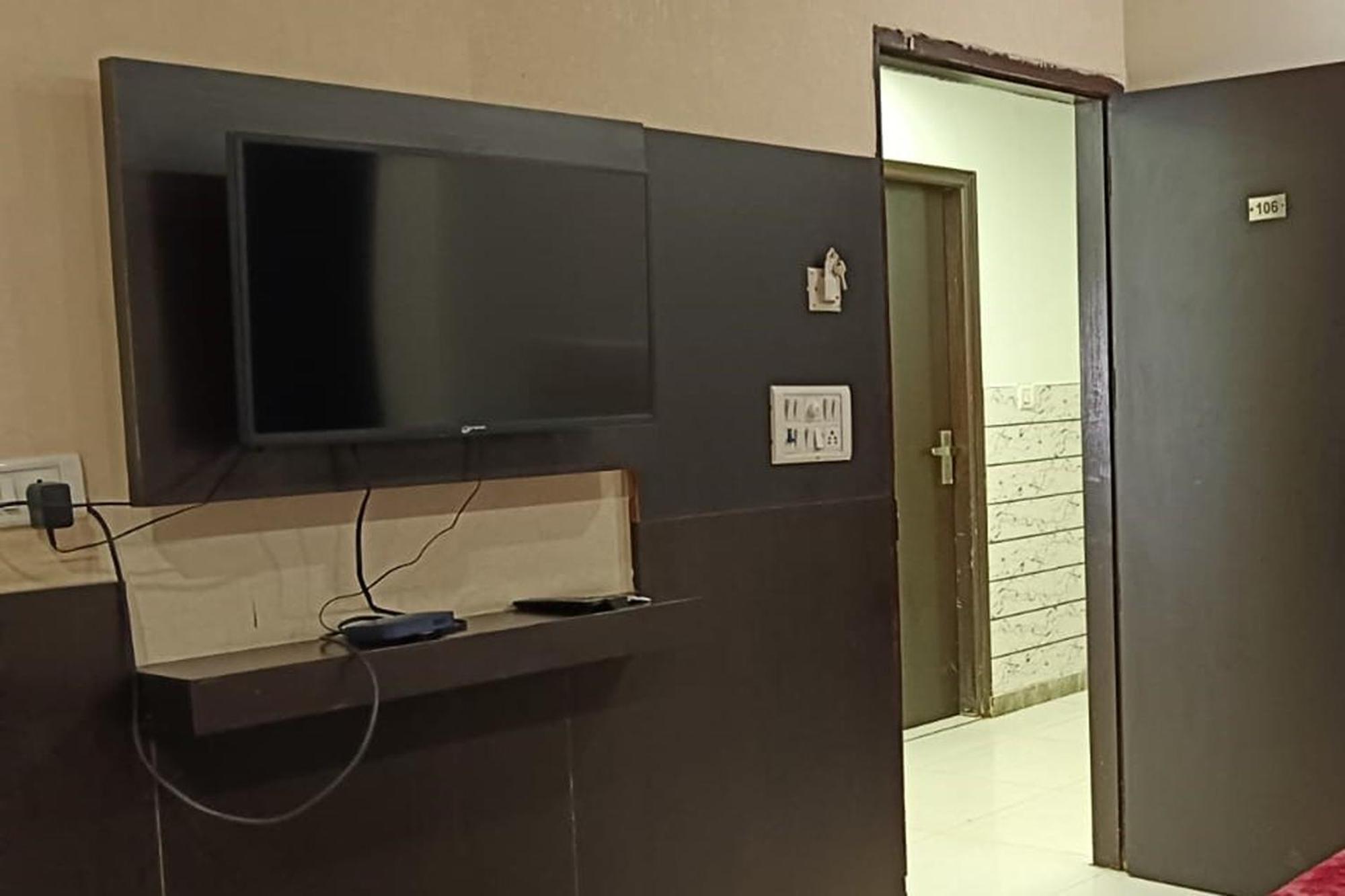 Hotel Shree Kanta Гургаон Екстериор снимка
