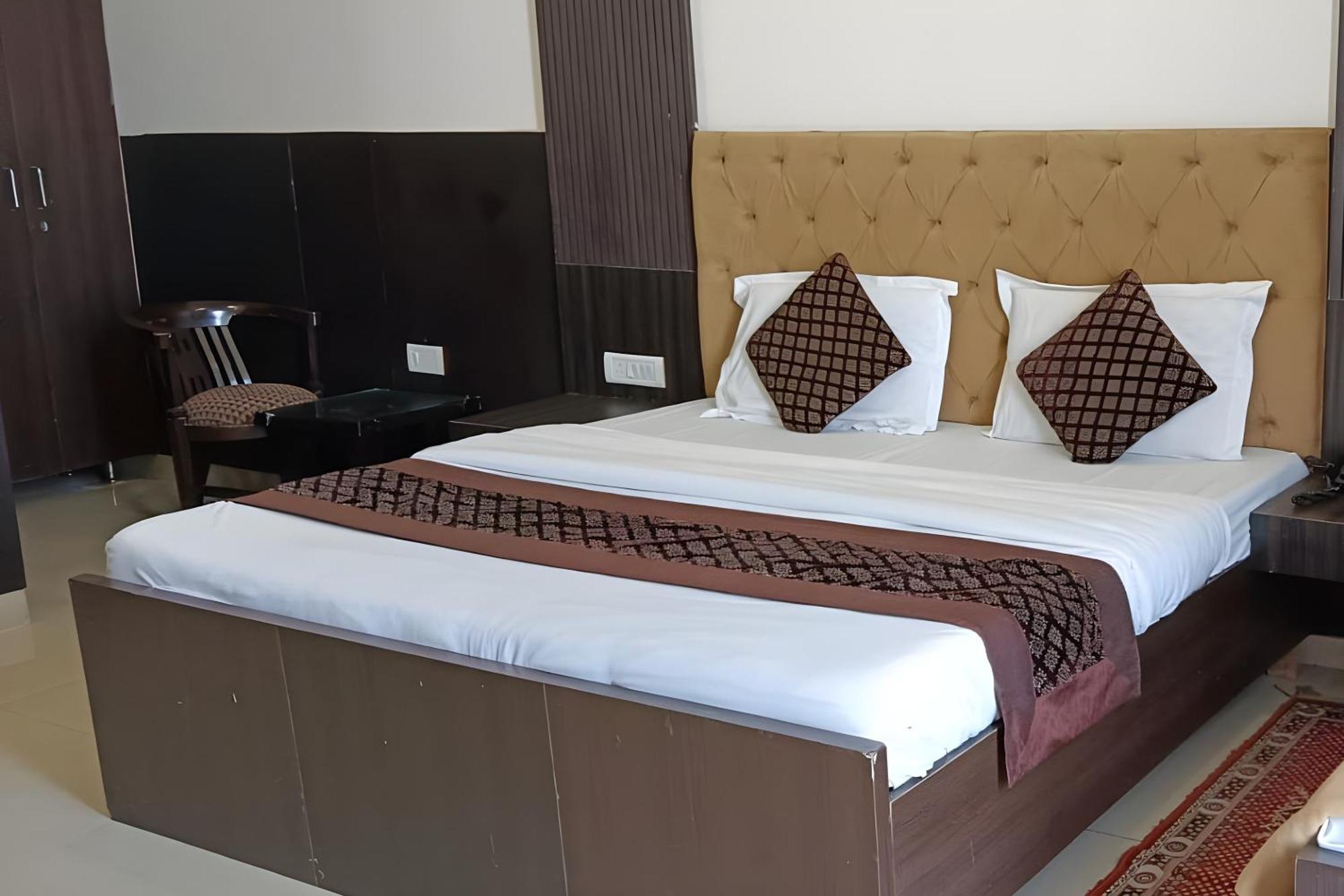Hotel Shree Kanta Гургаон Екстериор снимка