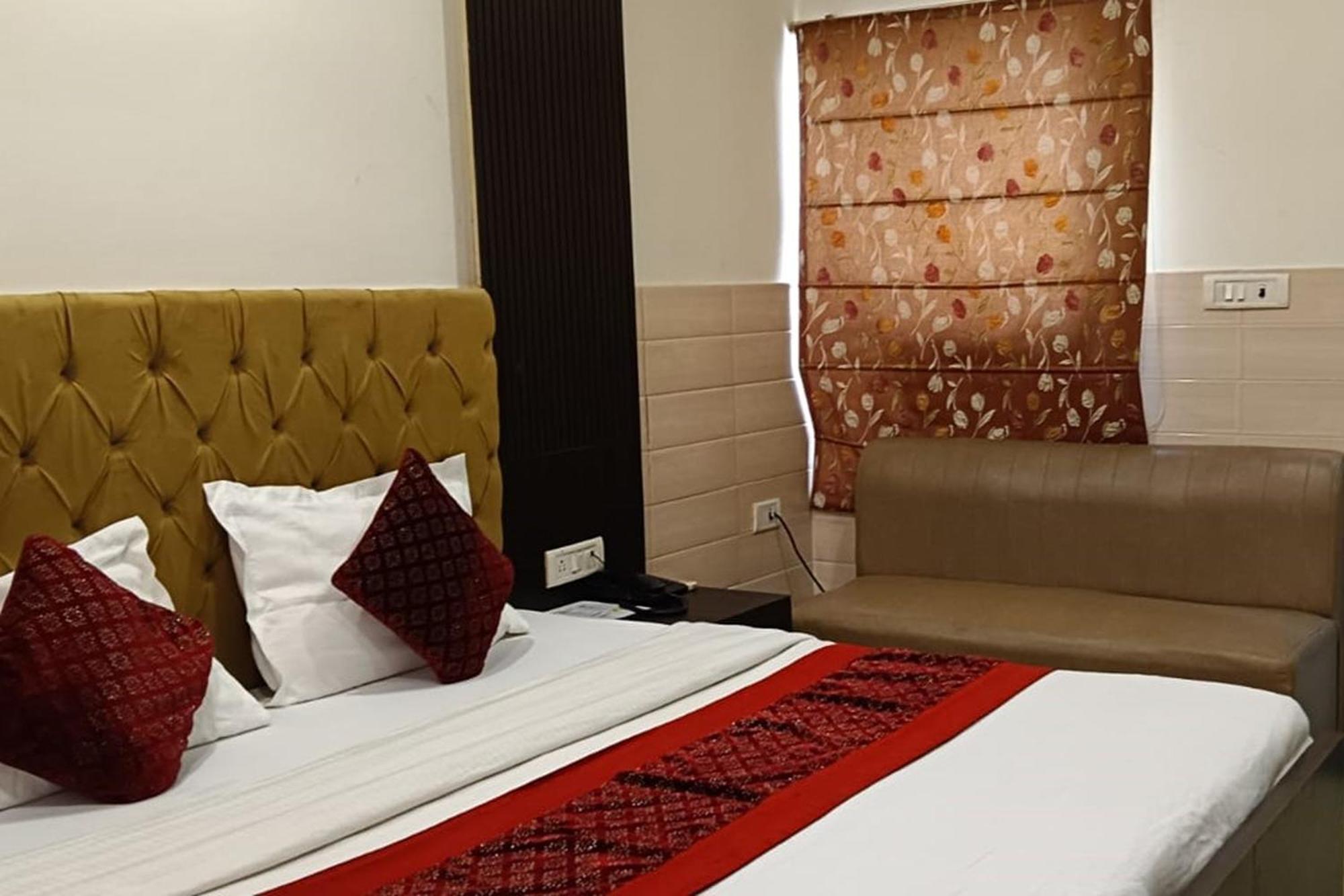 Hotel Shree Kanta Гургаон Екстериор снимка