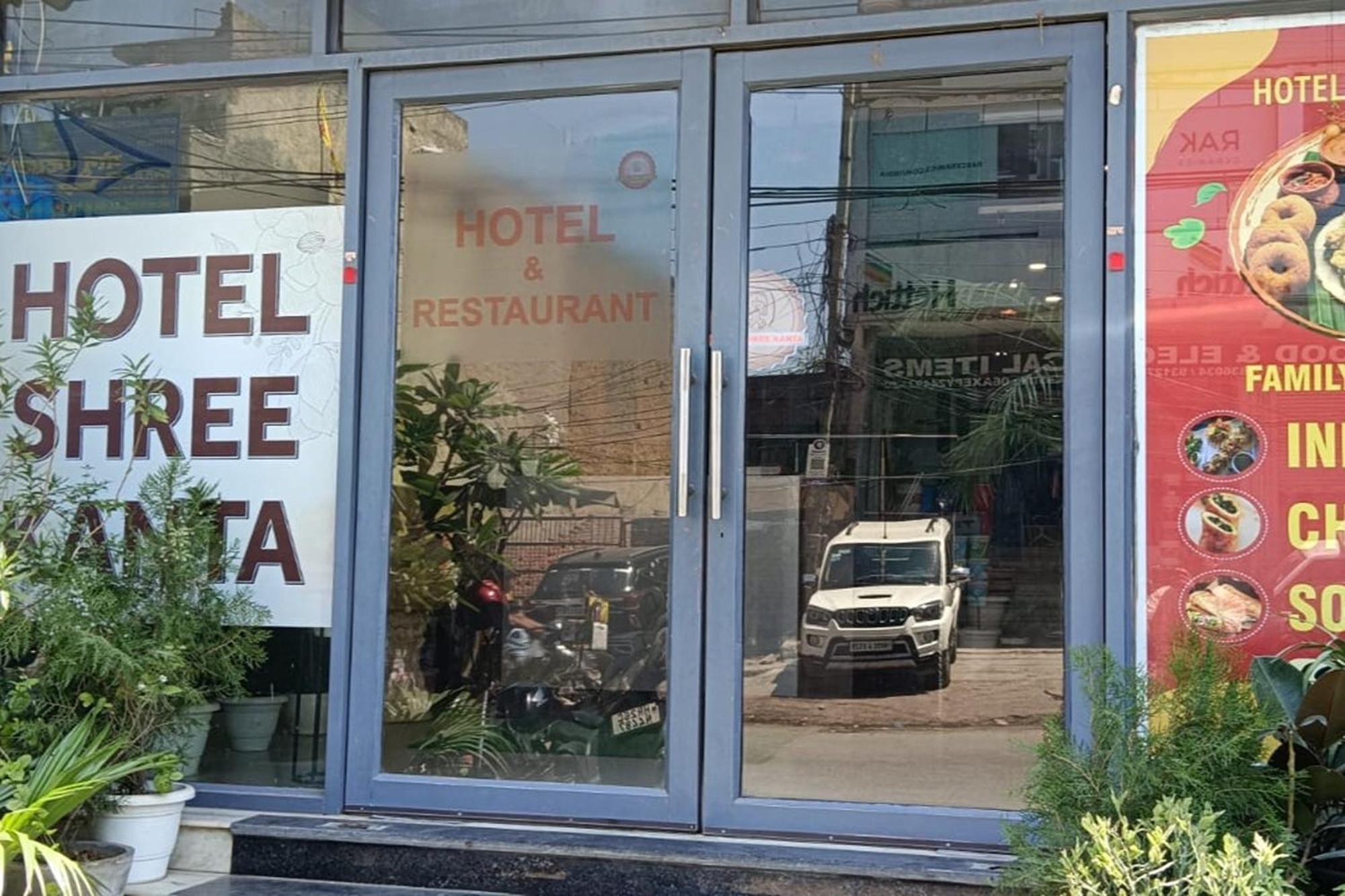 Hotel Shree Kanta Гургаон Екстериор снимка