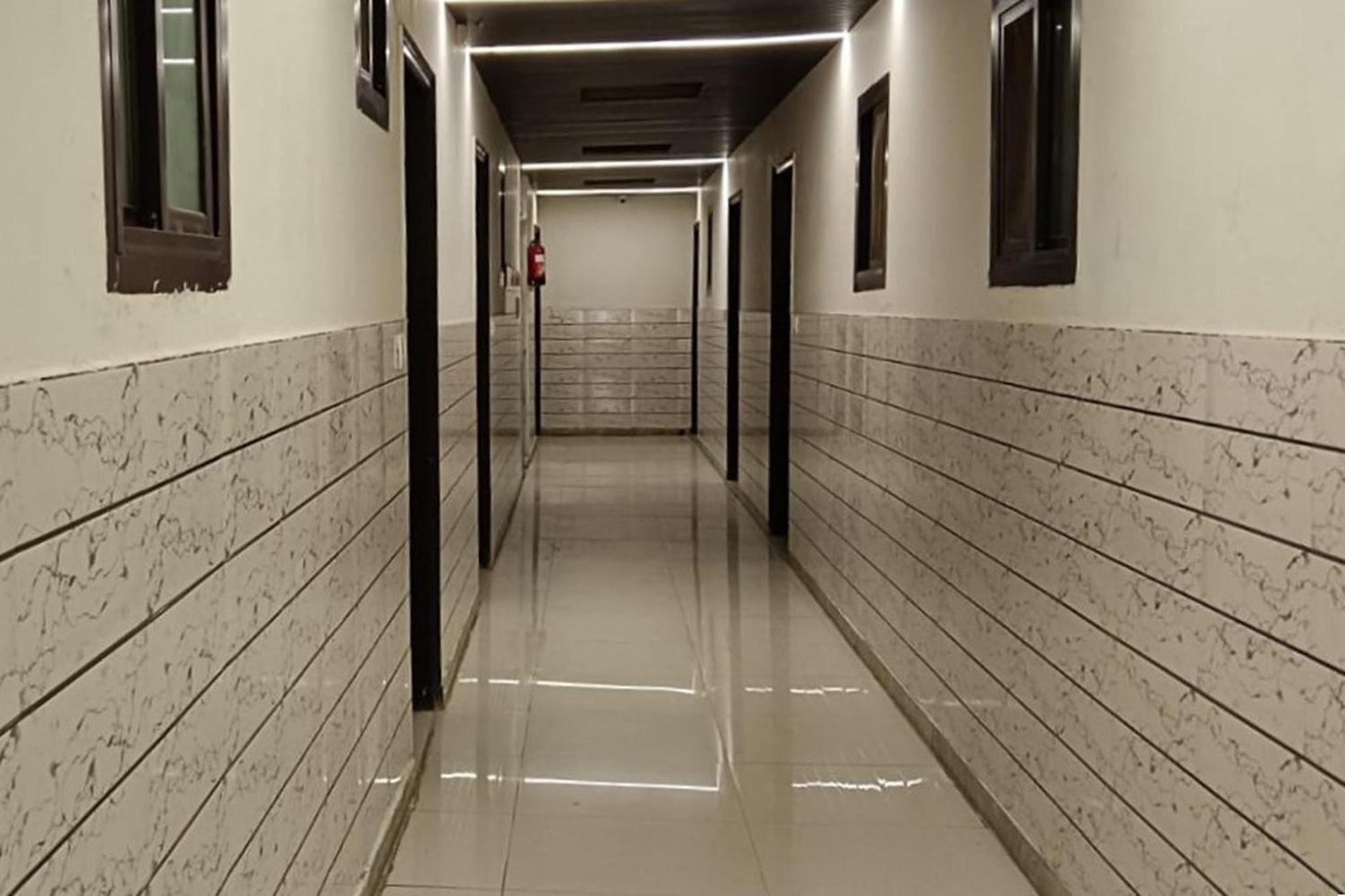 Hotel Shree Kanta Гургаон Екстериор снимка