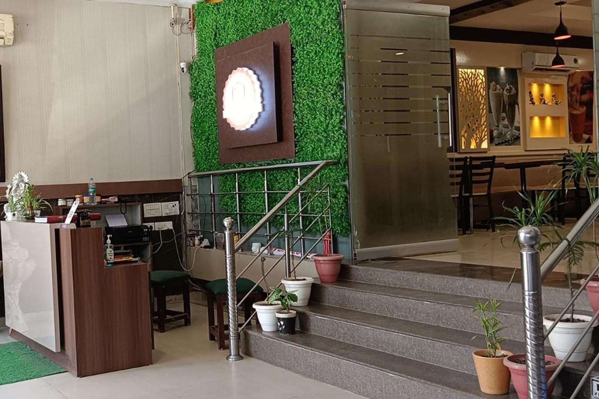Hotel Shree Kanta Гургаон Екстериор снимка
