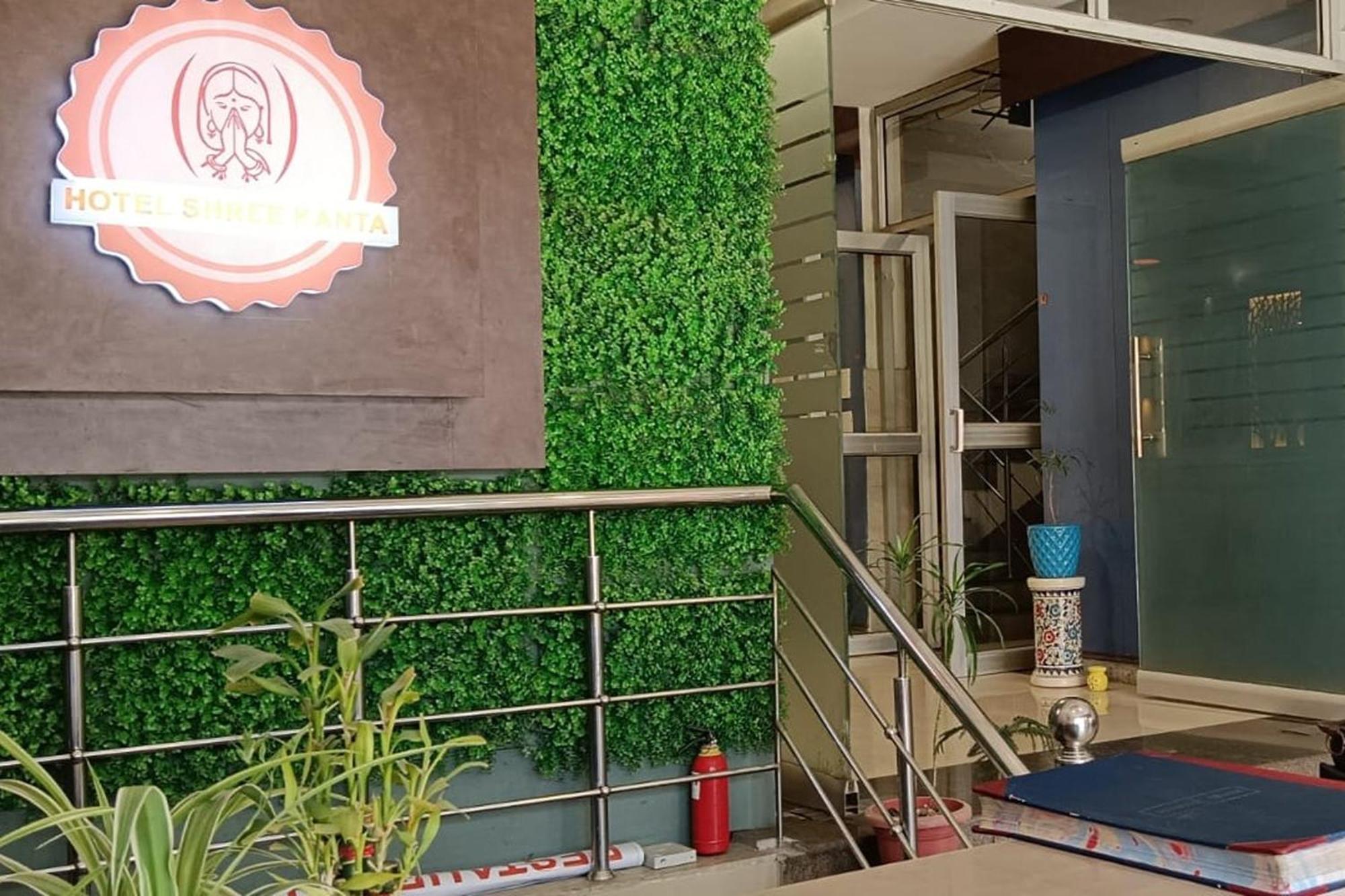 Hotel Shree Kanta Гургаон Екстериор снимка