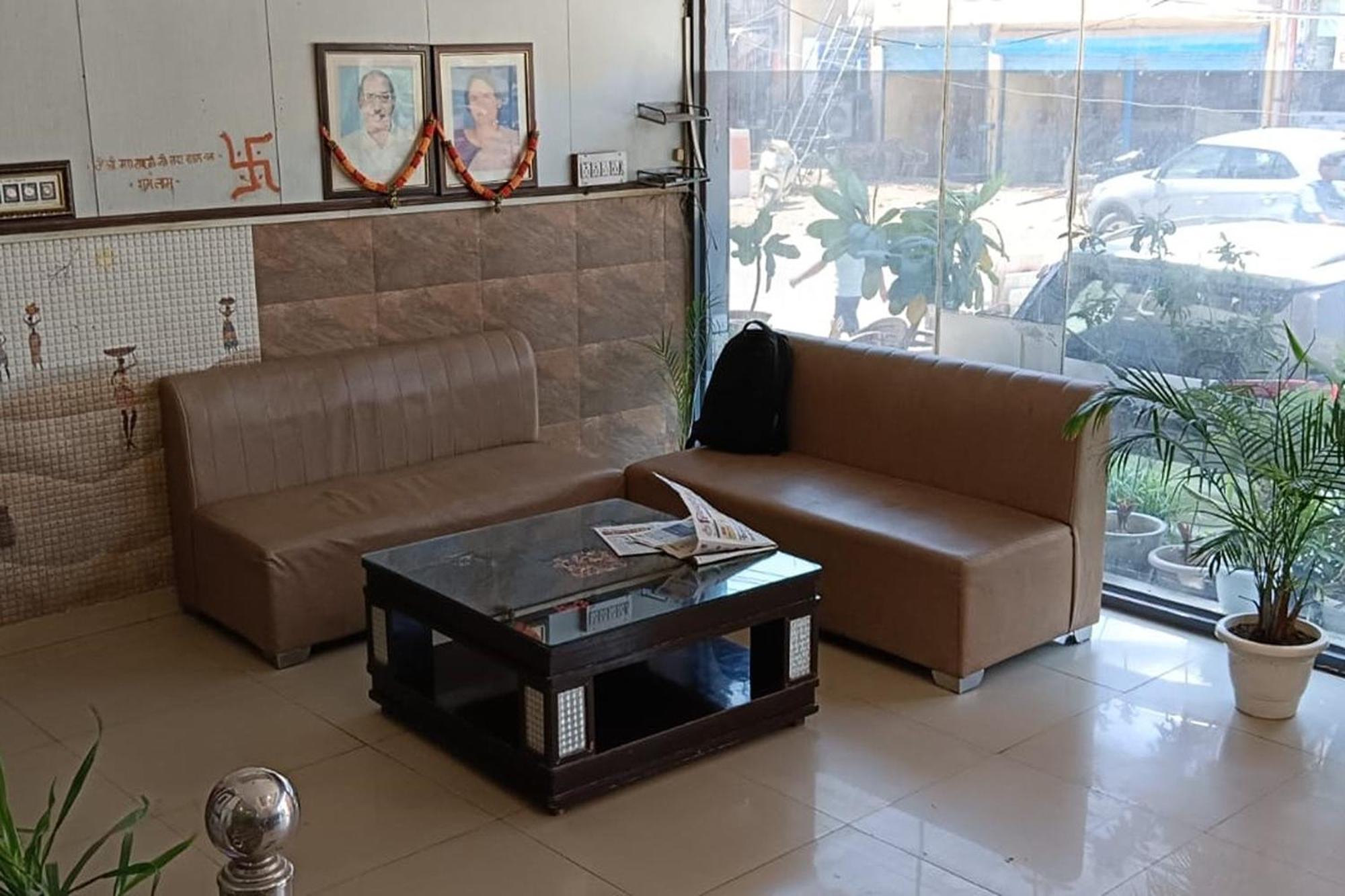 Hotel Shree Kanta Гургаон Екстериор снимка