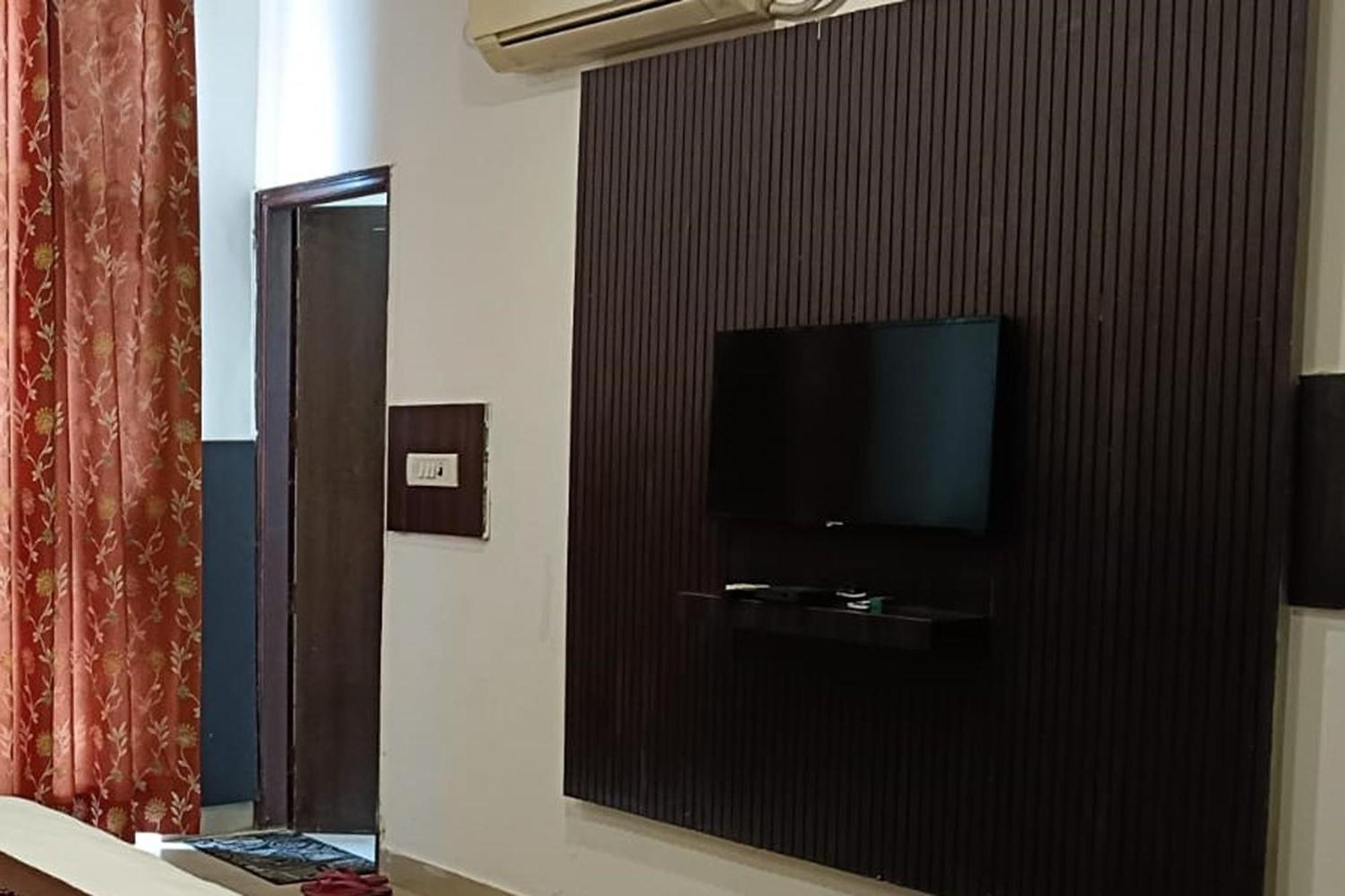 Hotel Shree Kanta Гургаон Екстериор снимка