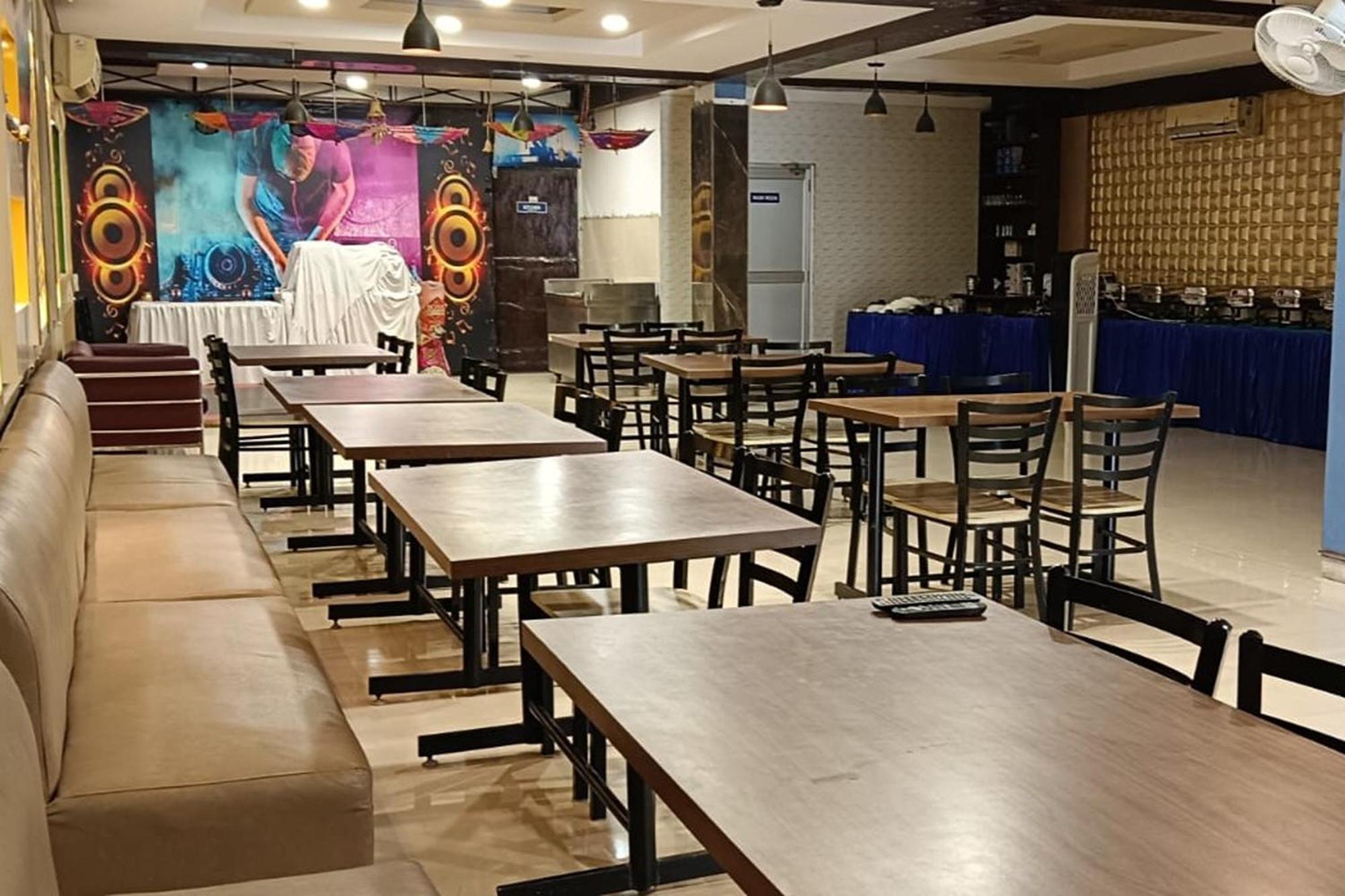 Hotel Shree Kanta Гургаон Екстериор снимка