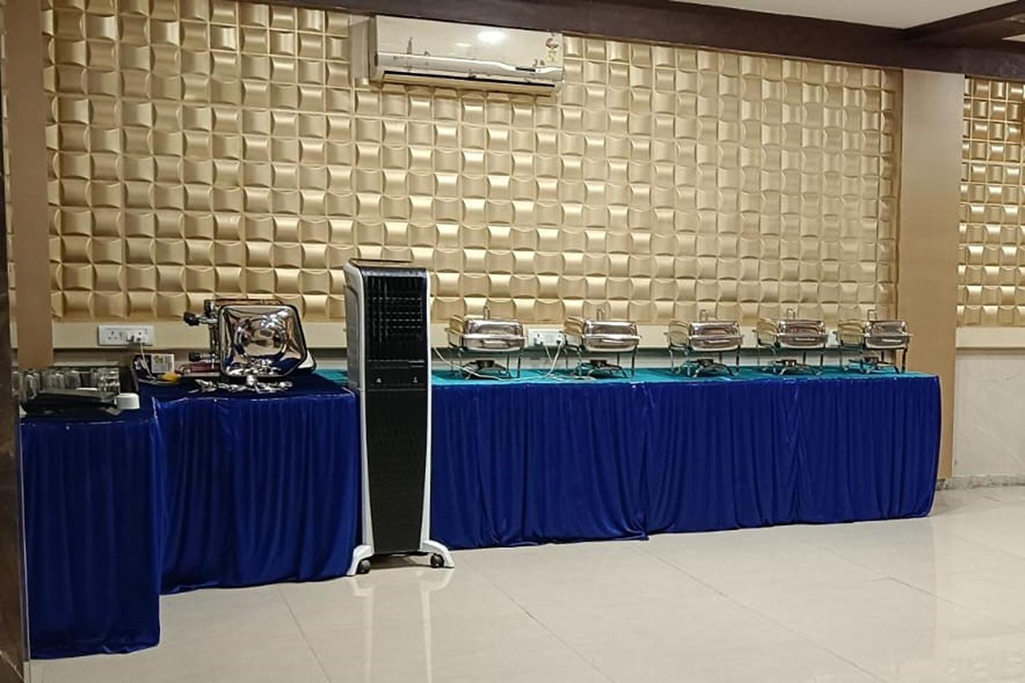 Hotel Shree Kanta Гургаон Екстериор снимка